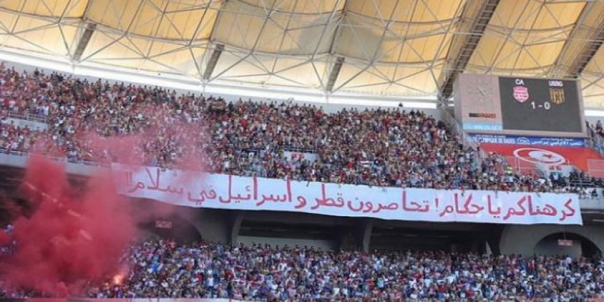 Tunus'ta tribünlerden Katar'a destek