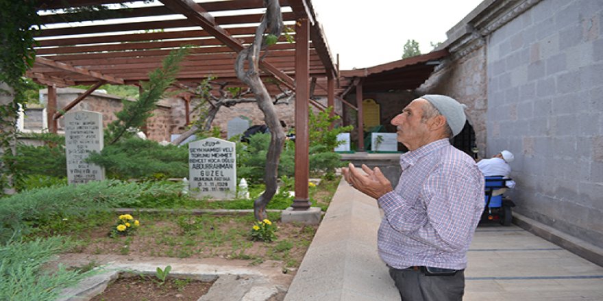 Somuncu Baba Külliyesi'ne ramazan ilgisi