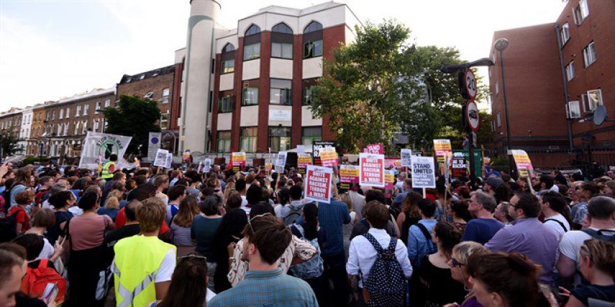 Londra'da Müslümanlara yönelik terör saldırısı protesto edildi