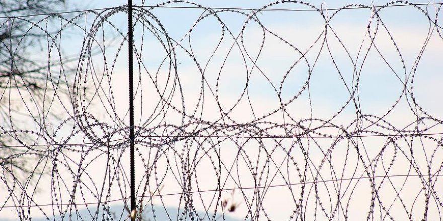 Pakistan, Afganistan sınırına tel örgü çekmeye başladı