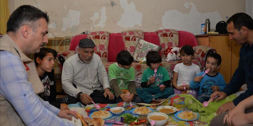 İHH sığınmacılarla 'İyilik Sofrası'nda buluştu