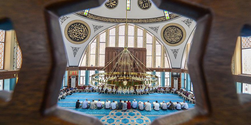 Üç mimariyi buluşturan cami