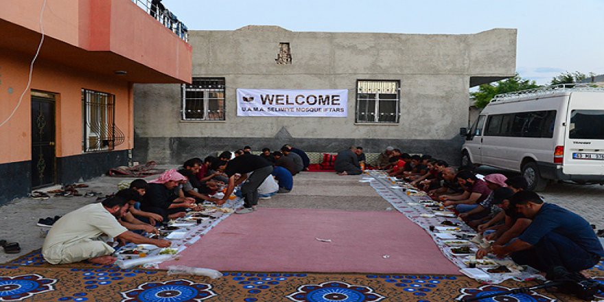 ABD'deki Müslümanlardan Suriyelilere iftar