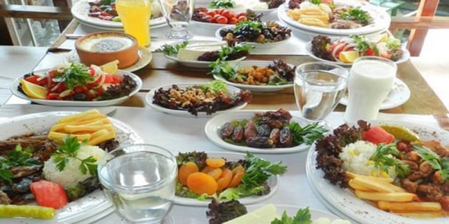 Ramazan sonrası aşırı gıda tüketmeyin