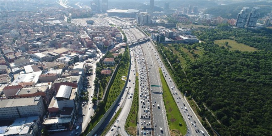 FSM Köprüsü istikameti bayram trafiği havadan görüntülendi
