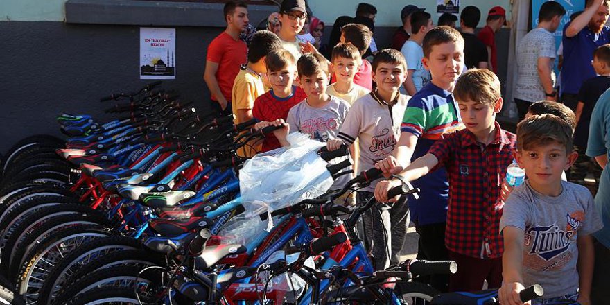 'Sabah namazı çocukları'na hediye bisiklet