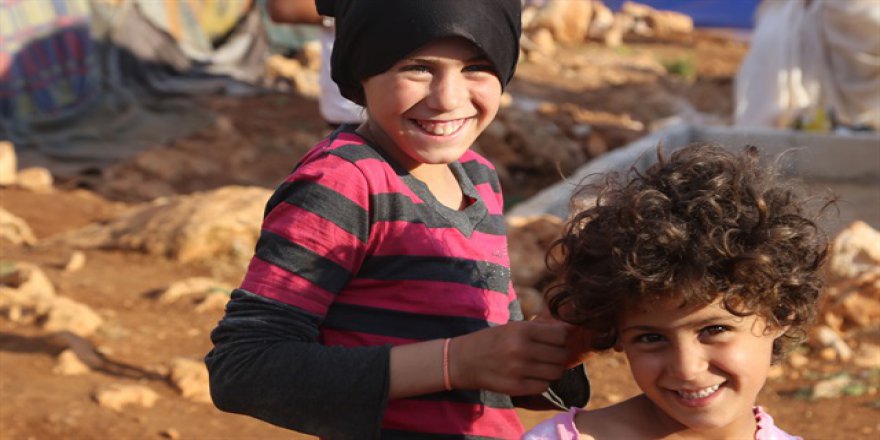 TRT World’ün bayram hediyeleri İdlib'deki yetimlere ulaştı