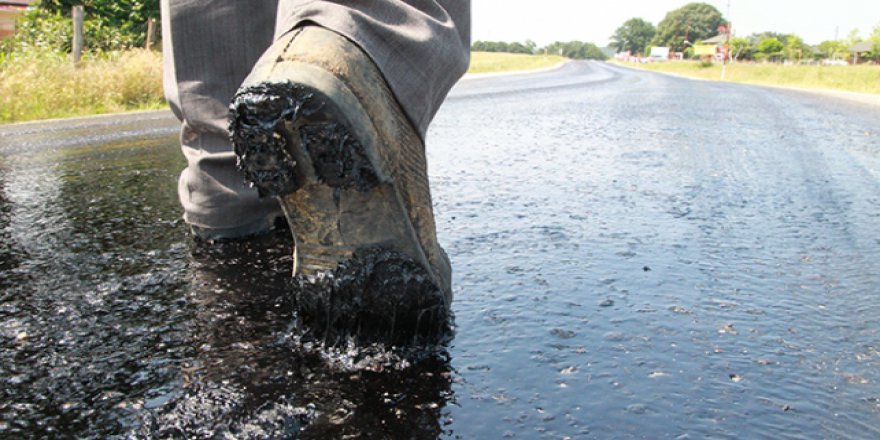 Asfalt sıcaktan eridi