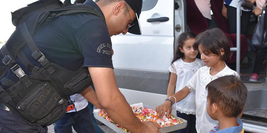 Şırnak'ta polis ile vatandaş bayramlaştı