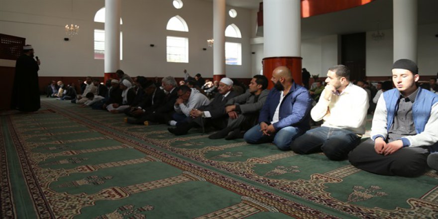 Kolombiya'da Müslümanlar mescitlerde bir araya geldi