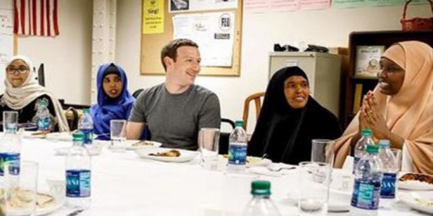Mark Zuckerberg, Somalili mültecilerle aynı iftar sofrasındaydı