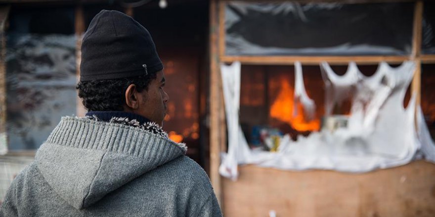 Calais'te sığınmacılar için kabul merkezine izin yok