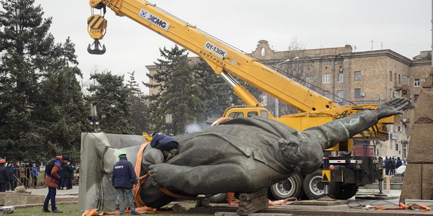 Ukrayna'da binlerce heykel yıkıldı, Komünizm sona erdi