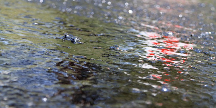 Sıcak hava asfalt eritti