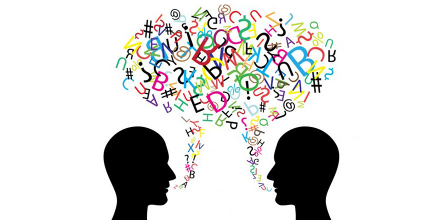 Konuşulan kişinin sosyal statüsü ses tonumuzu değiştiriyor