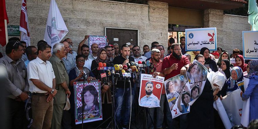 Gazze'de Filistinli tutuklulara destek gösterisi