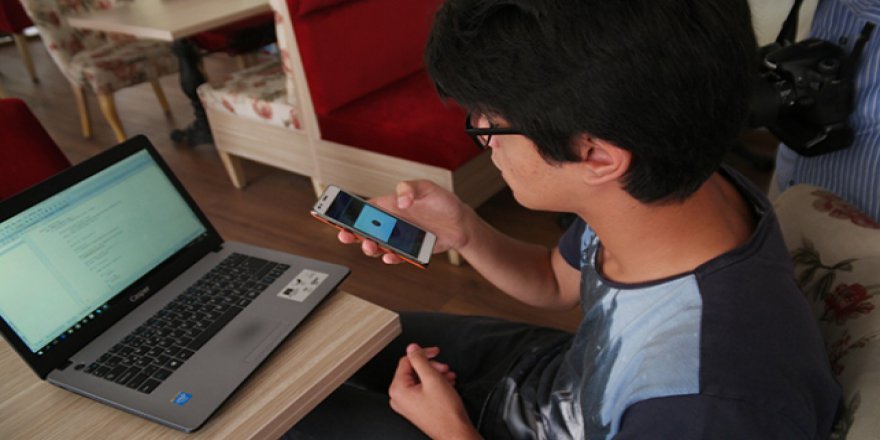 Lise öğrencisinden konuşmayı işaret diline çeviren yazılım