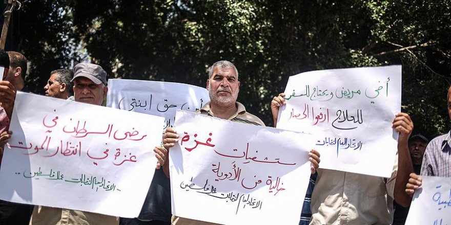 Gazzeli hastaların yurt dışında tedavisinin engellenmesine protesto