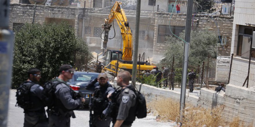 İşgalci İsrail, Doğu Kudüs'te Filistinli bir ailenin daha evini yıktı