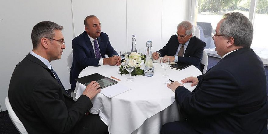 Kıbrıs Konferansında yoğun diplomasi trafiği sürüyor