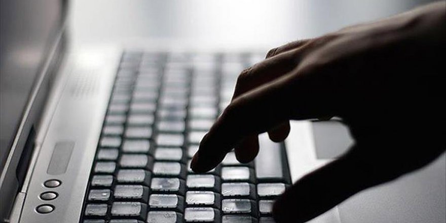 'Aşırı internet kullanımı sağlık sorunlarına yol açıyor'