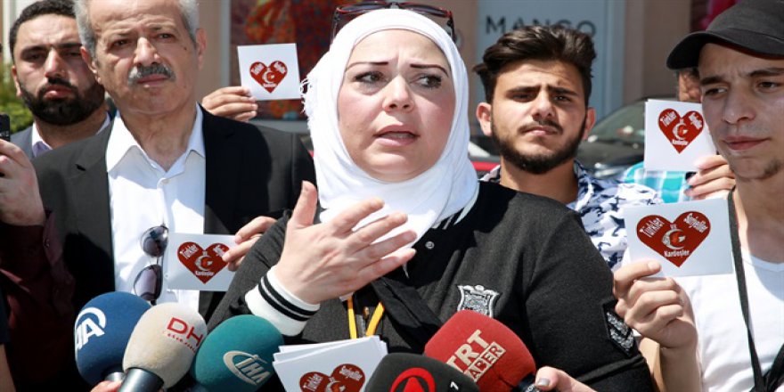 İstanbul'daki Suriyeliler kart dağıttı