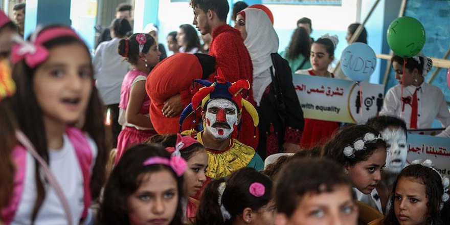 Gazzeli öğrencilere yaz kampları başlatıldı