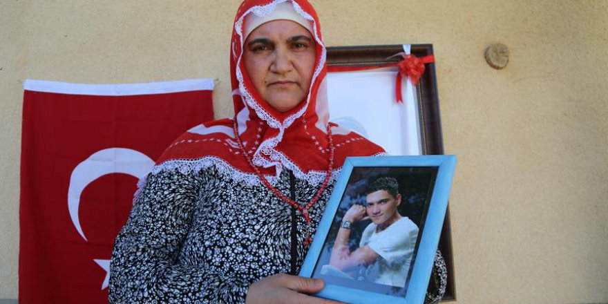 'Hasretimi mezar taşının kokusuyla gideriyorum'