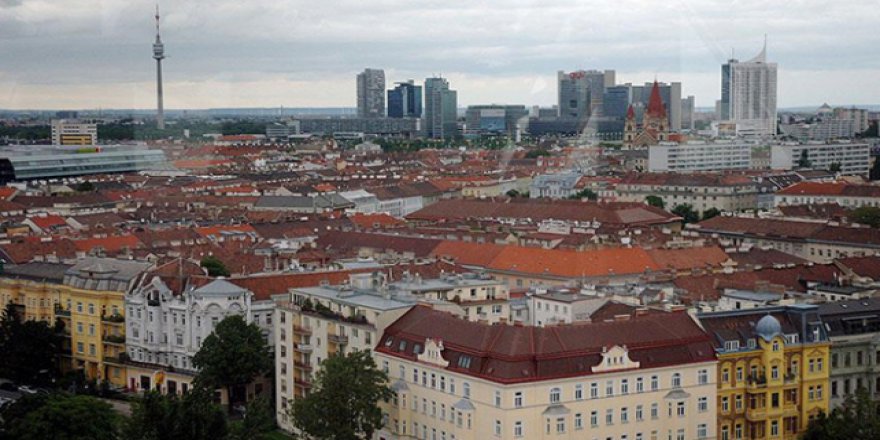 Skandal! Müslüman çocuğu okulda vaftiz etmişler!