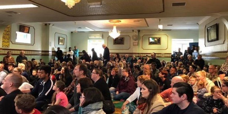 İngilizlere 'Müslümana her şeyi sor' kampanyası başladı