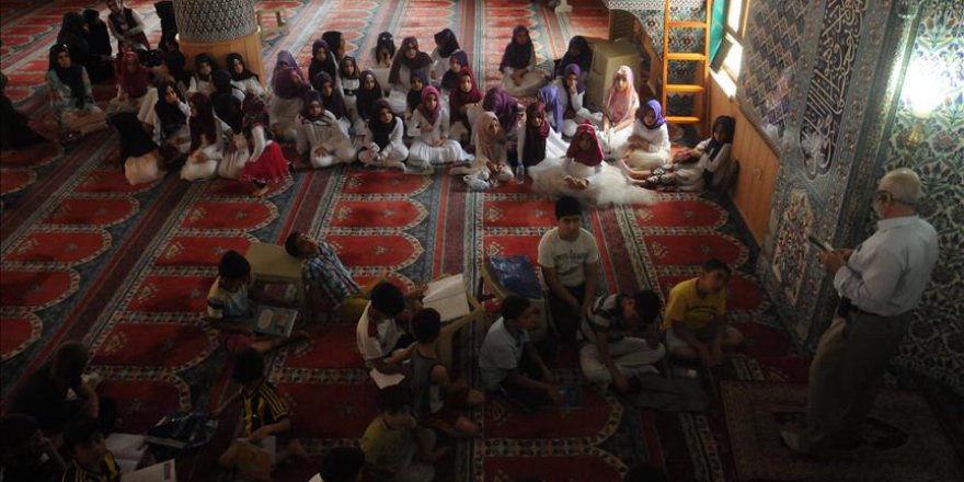 Çocuklar Kur'an öğrenmeye koştu