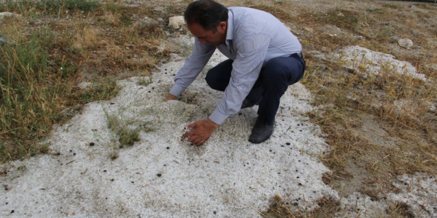 Başkale'ye dolu yağdı