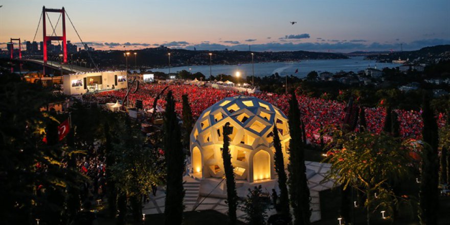 Milyonlar Şehitler Köprüsü'ne akın etti