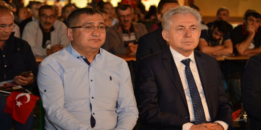 'Demokrasi nöbetlerini' Fransa'ya taşıdı