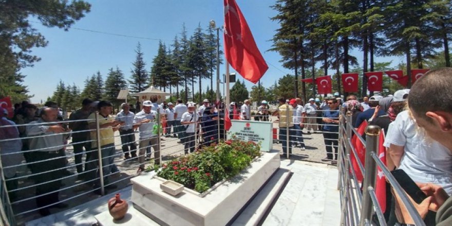 Halisdemir'in kabrine ziyaretçi akını