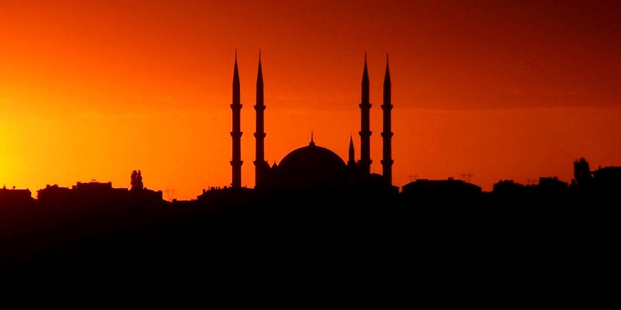 Batılılar kötü propagandaya rağmen neden İslamiyet'e yöneliyor