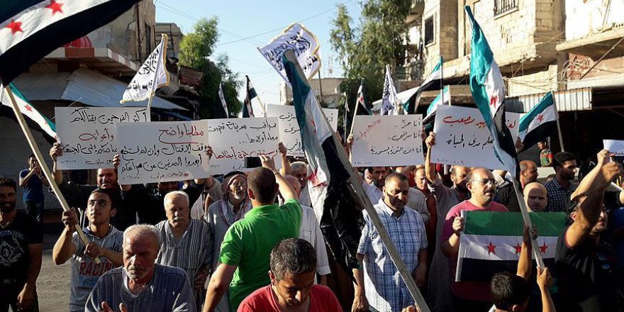 Suriye'de rejim karşıtı gruplar arasındaki çatışmalar protesto edildi