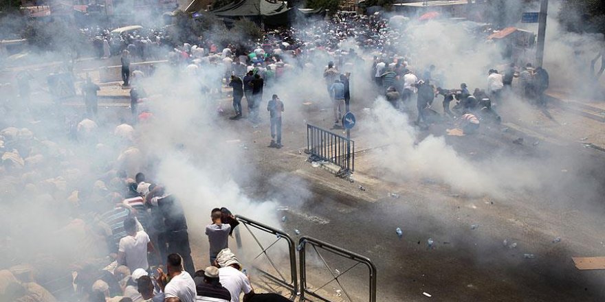 İsrail Cuma Namazı sonrası cemaate saldırdı!