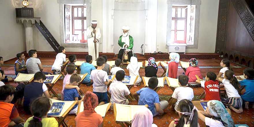 'Camiye ailenizle gelin' çağrısı