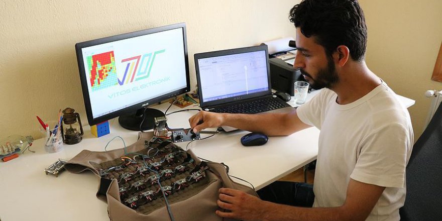 Görme Engelliler için özel yelek tasarladı