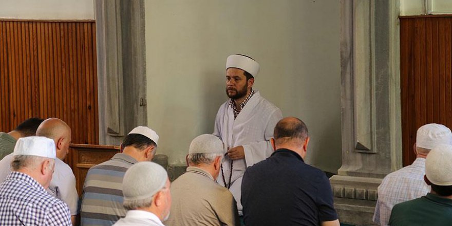 Camisini 24 saat açık tutan imamın sırrı