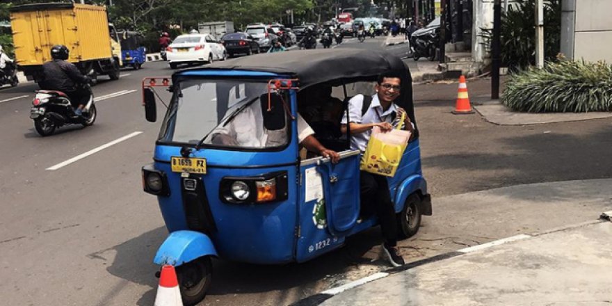 Endonezya’da trafiğe üç tekerlekli çözüm