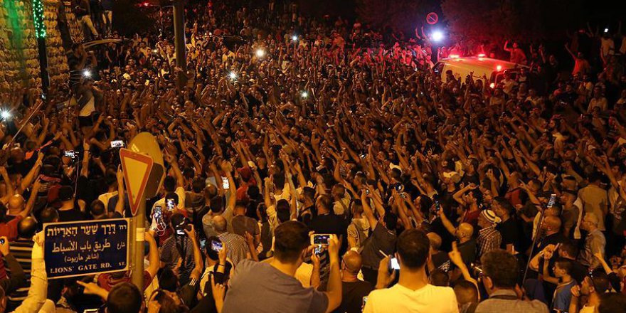 İsrail, Aksa'dan Filistinlileri güç kullanarak çıkarmaya çalışıyor