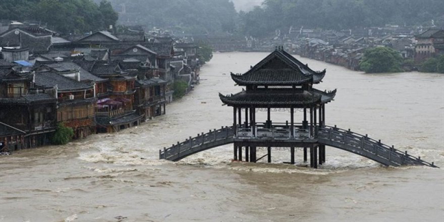 Çin sele teslim: 71 bin kişi yerinden oldu