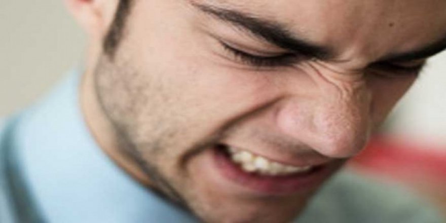 Diş sıkmak dişleri bitiriyor