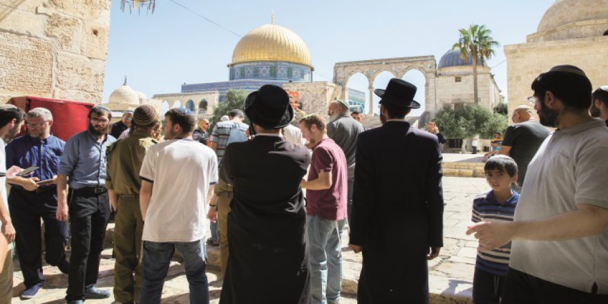 Fanatik Yahudiler yine Aksa'ya baskın düzenledi