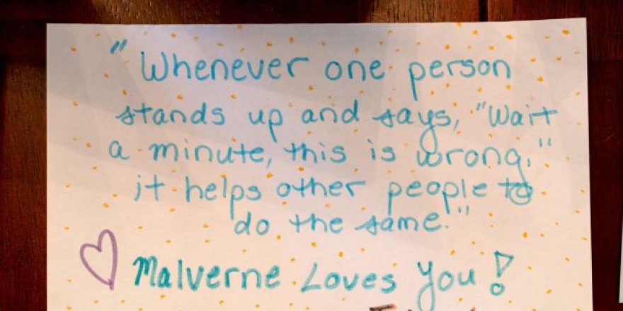 Tehdit alan Müslüman aileye gelen mektuplar duygulandırdı