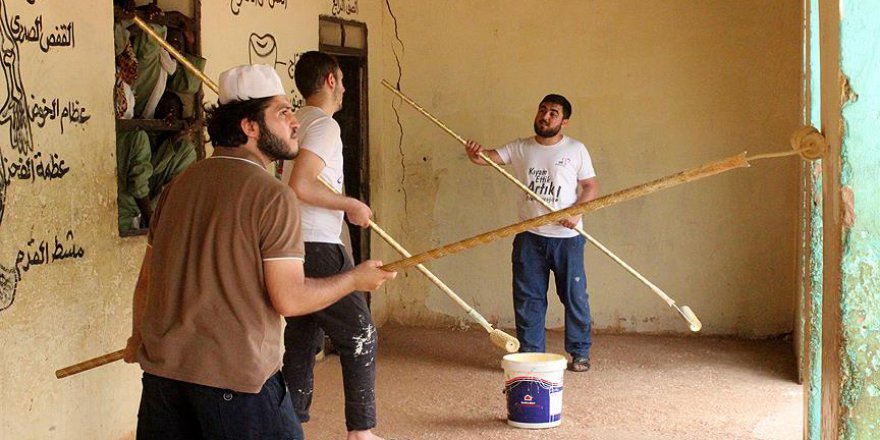 Genç Gönüllüler Sudan'da okul onarıyor