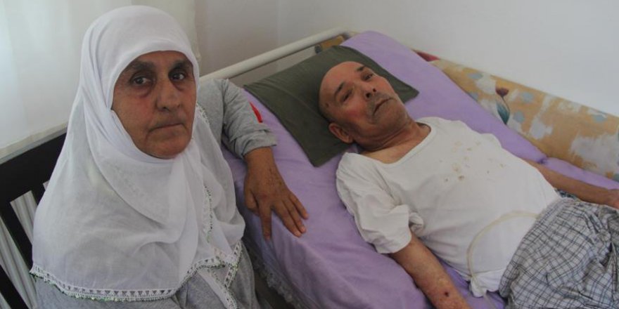 Felçli eşine 18 yıldır gözü gibi bakıyor