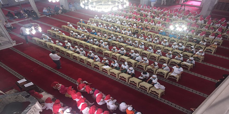 Cami ve çocuk buluşunca bu güzellik ortaya çıkar